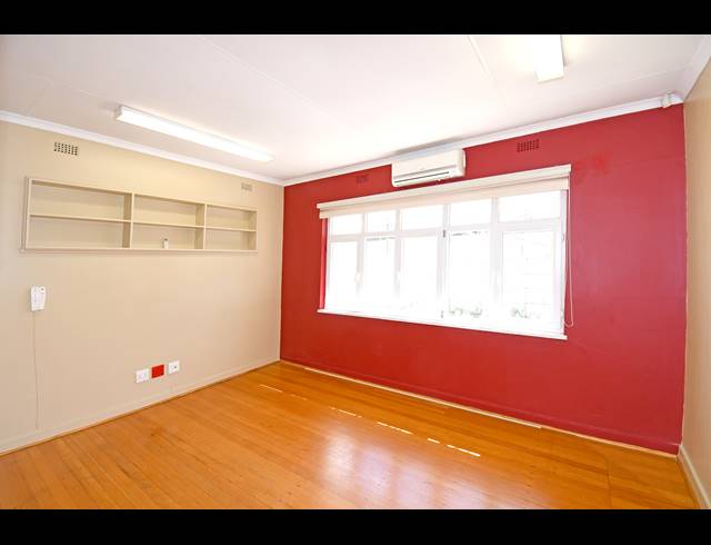 351M² BUSINESS TO LET IN GREENSIDE